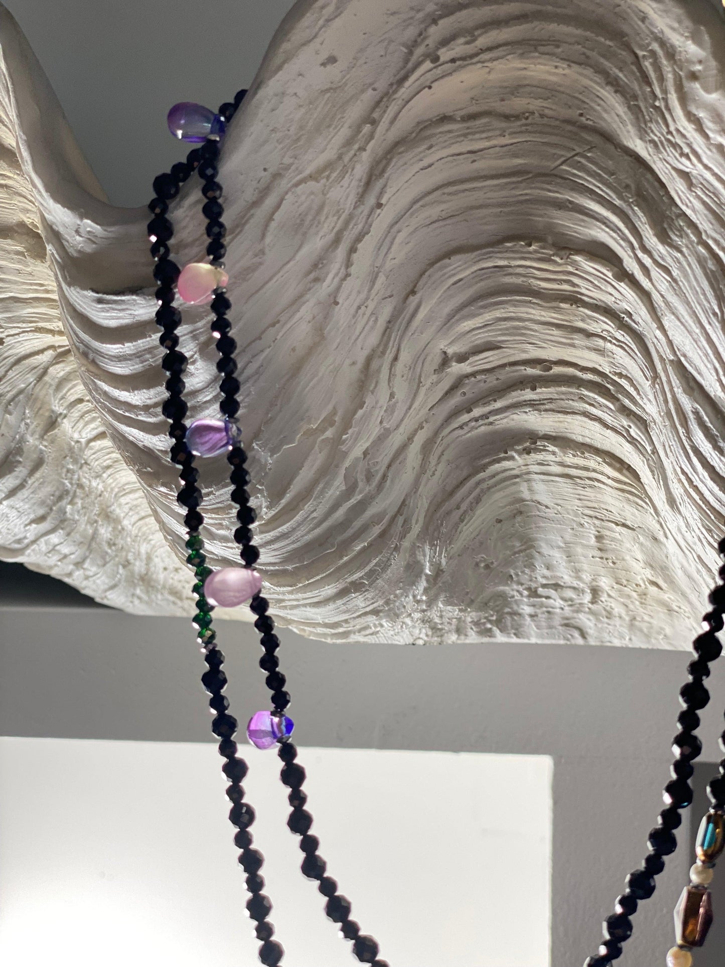 SAUTOIR "PEPITES" - 100cm - argenté - Noir & mauve - Agate noire Lèse-Majesté