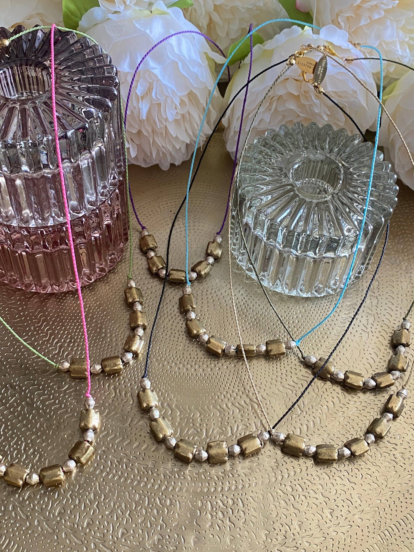 COLLIER "BABY OASIS" LESE-MAJESTE