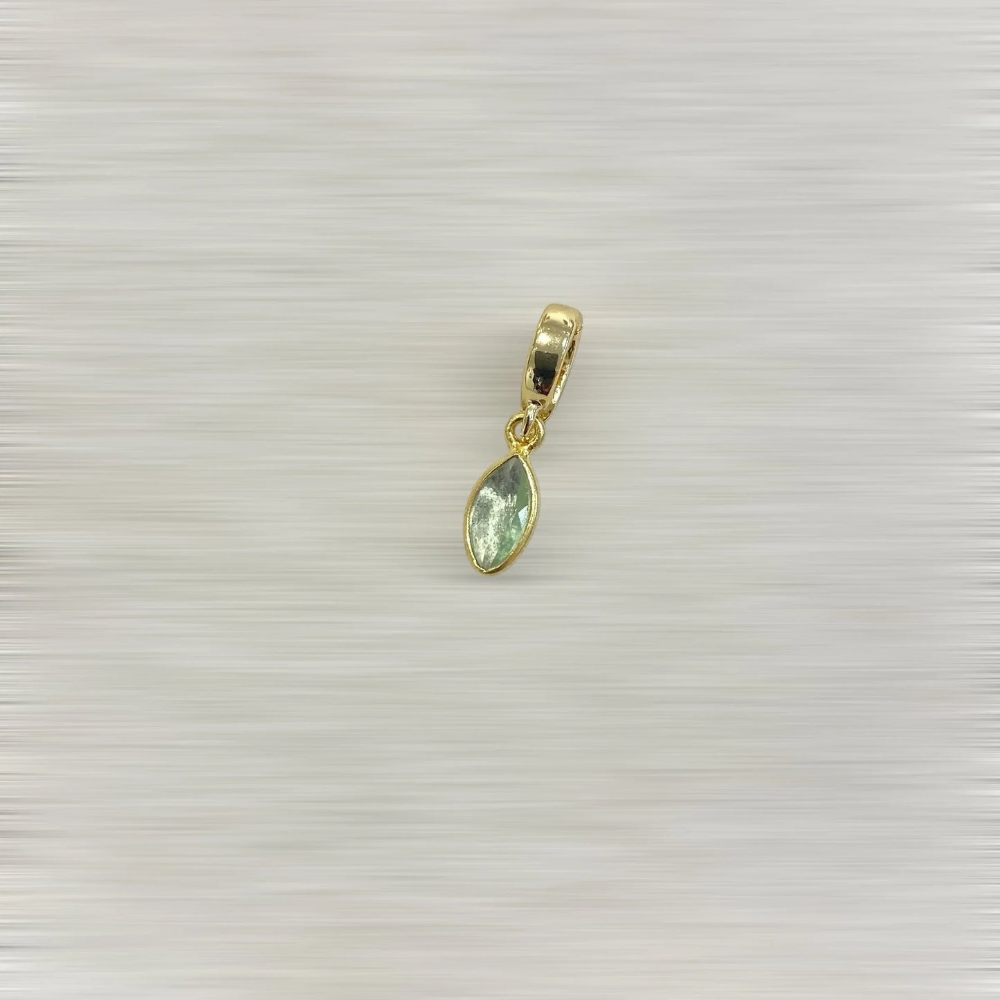 AMULETTE AURA Péridot – 1 CM (ARGENT PLAQUÉ OR) LÈSE-MAJESTÉ
