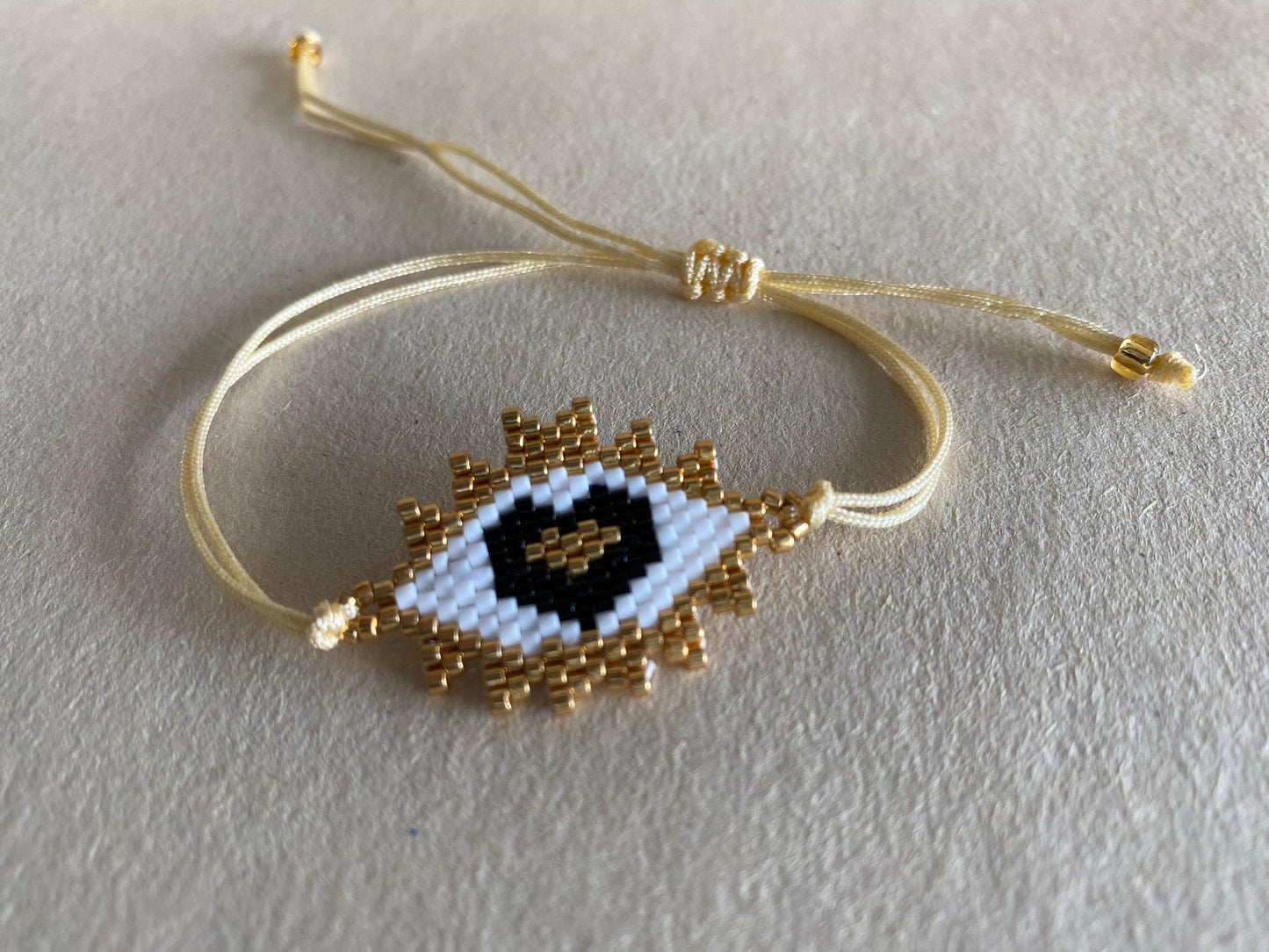 Bracelet perles tissées - "LITTLE HEART" Blanc/Noir LESE-MAJESTE
