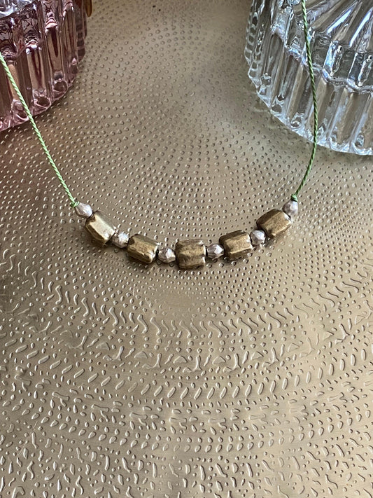 COLLIER "BABY OASIS" LESE-MAJESTE