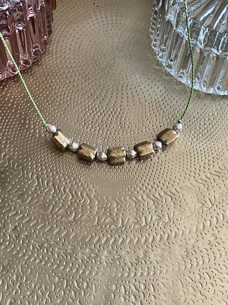 COLLIER "BABY OASIS" LESE-MAJESTE