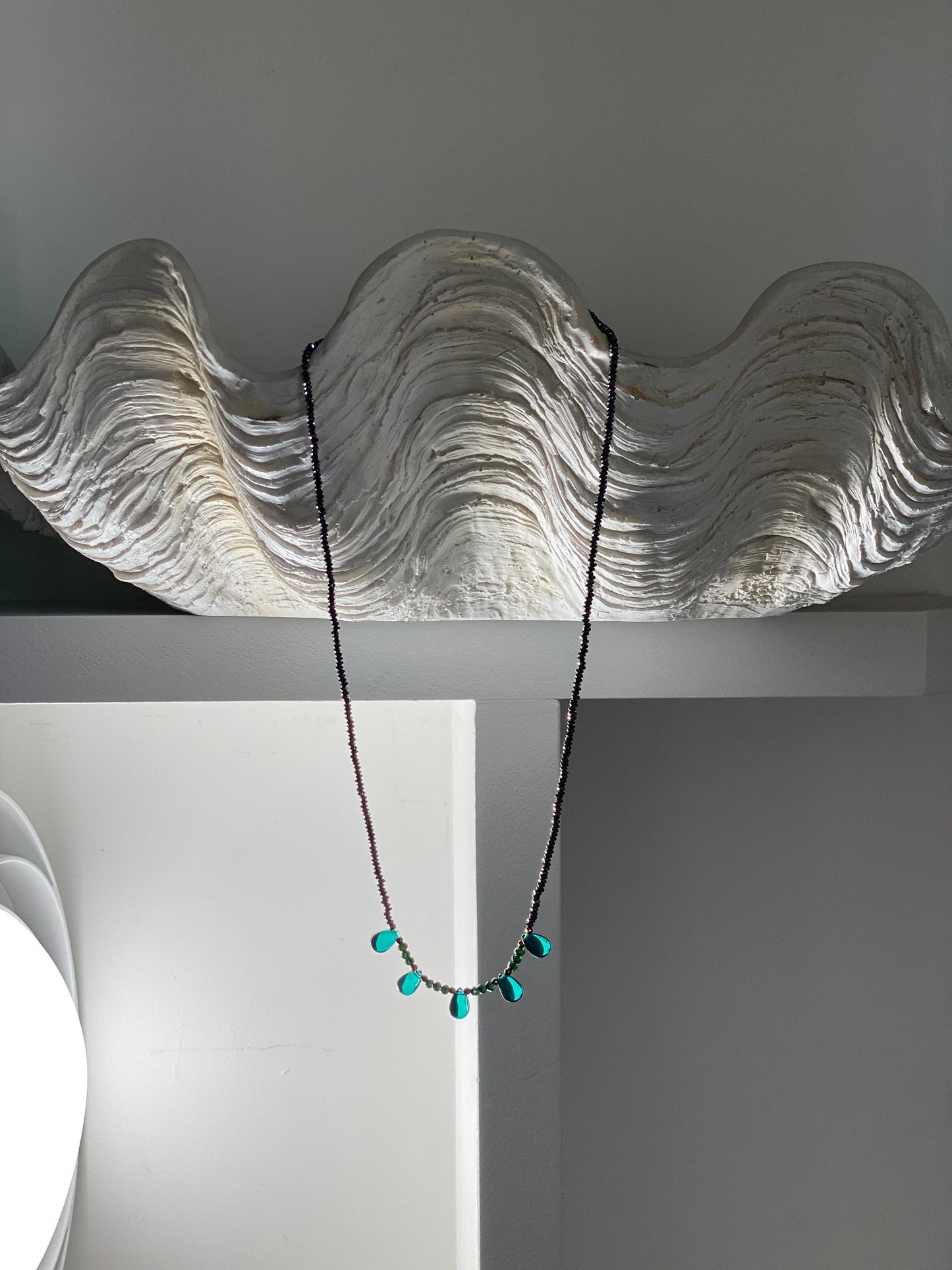 COLLIER "PEPITES" - 50cm - noir - vert Lèse-Majesté