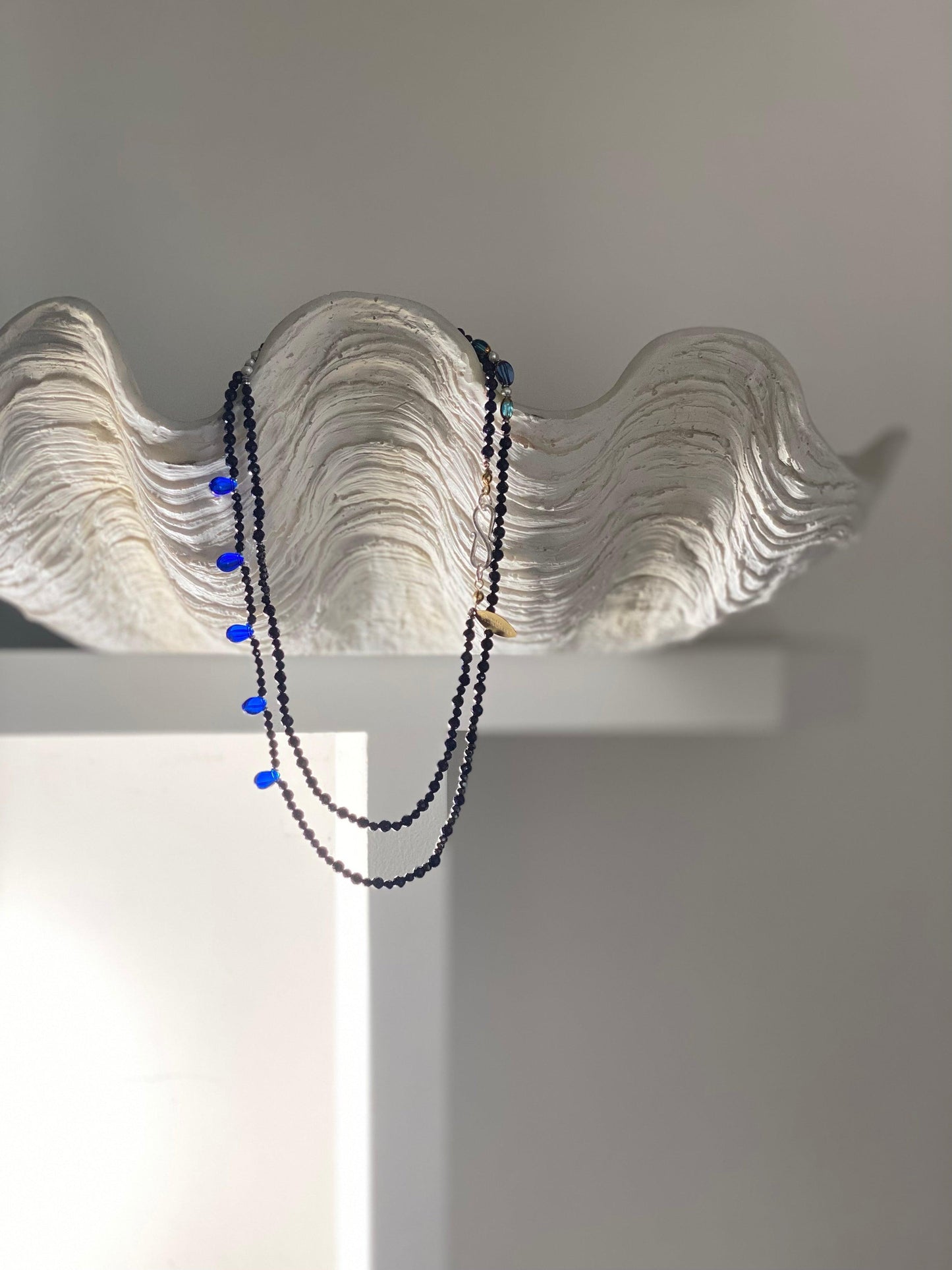 SAUTOIR "PEPITES" - 100cm - argenté - Bleu nuit - Pierre de soleil bleu nuit Lèse-Majesté