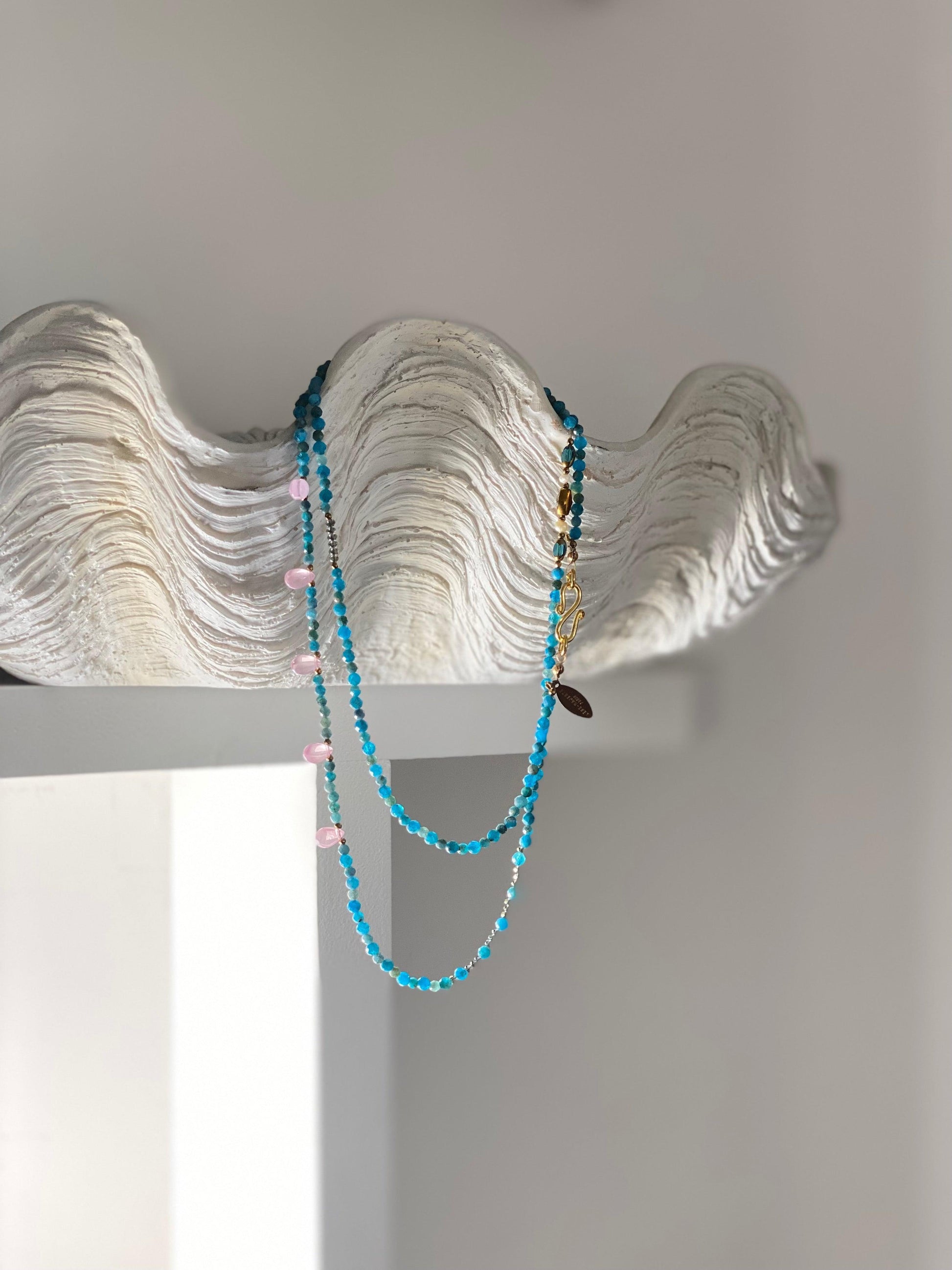 SAUTOIR "PEPITES" - 100cm - doré - Turquoise & rose pâle - Apatite Lèse-Majesté