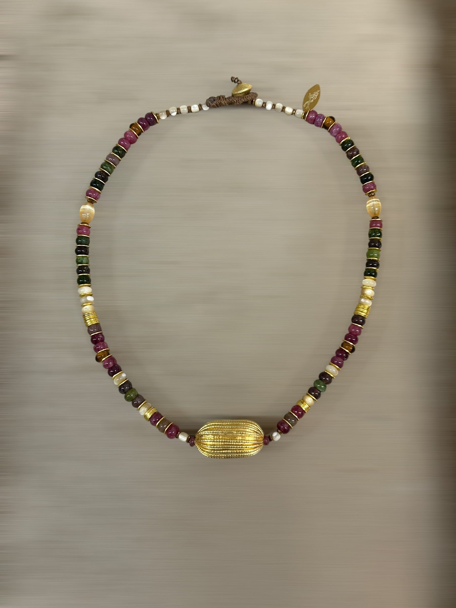 HÉLIOS – MULTICOLORE LÈSE-MAJESTÉ