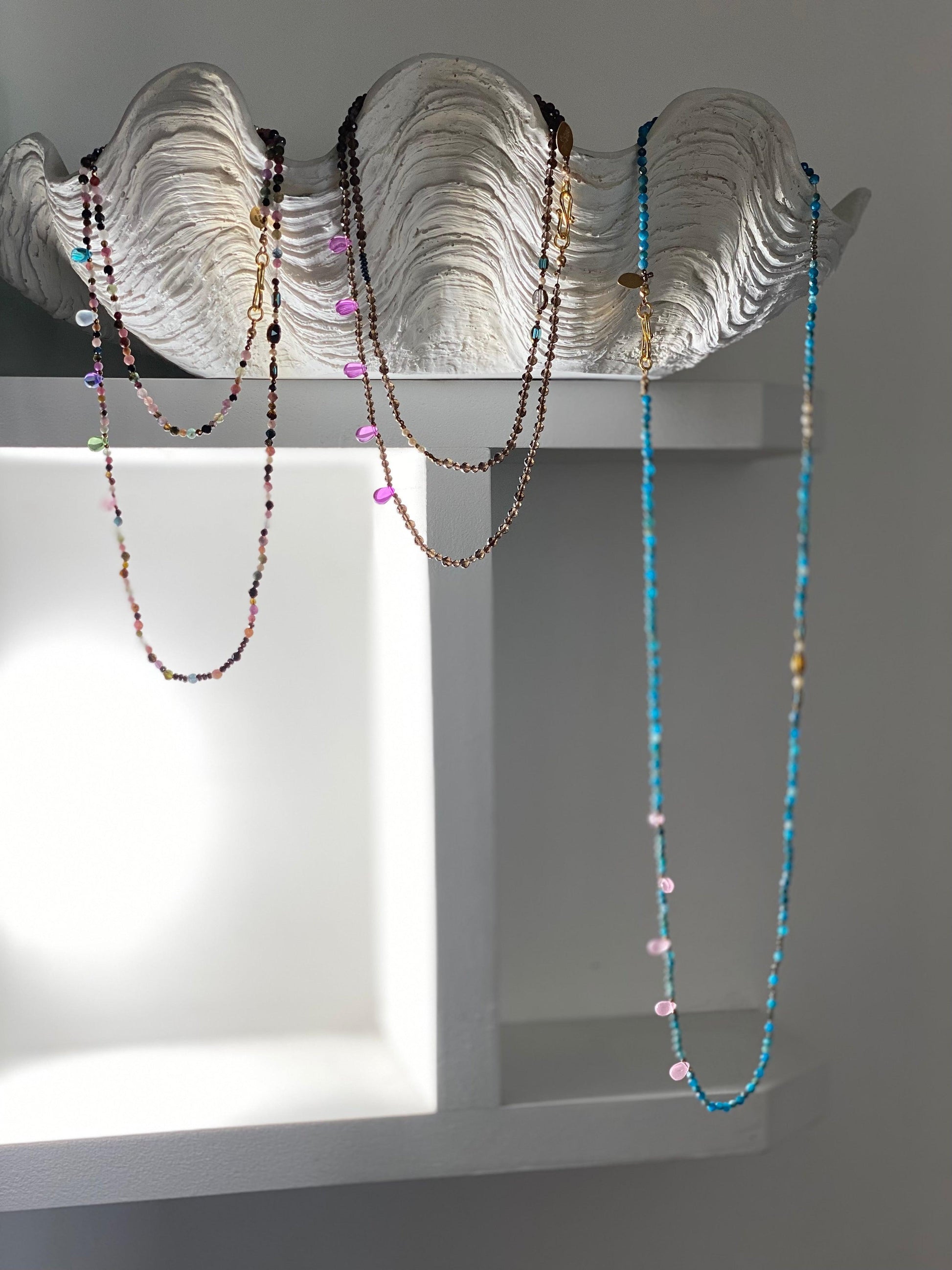 SAUTOIR "PEPITES" - 100cm - doré - Turquoise & rose pâle - Apatite Lèse-Majesté