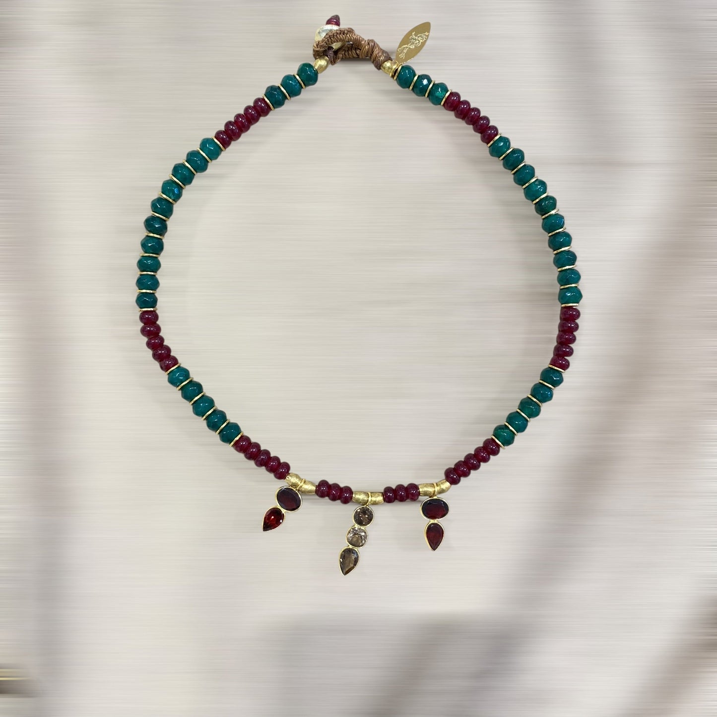 NOOR – VERT / ROUGE LÈSE-MAJESTÉ