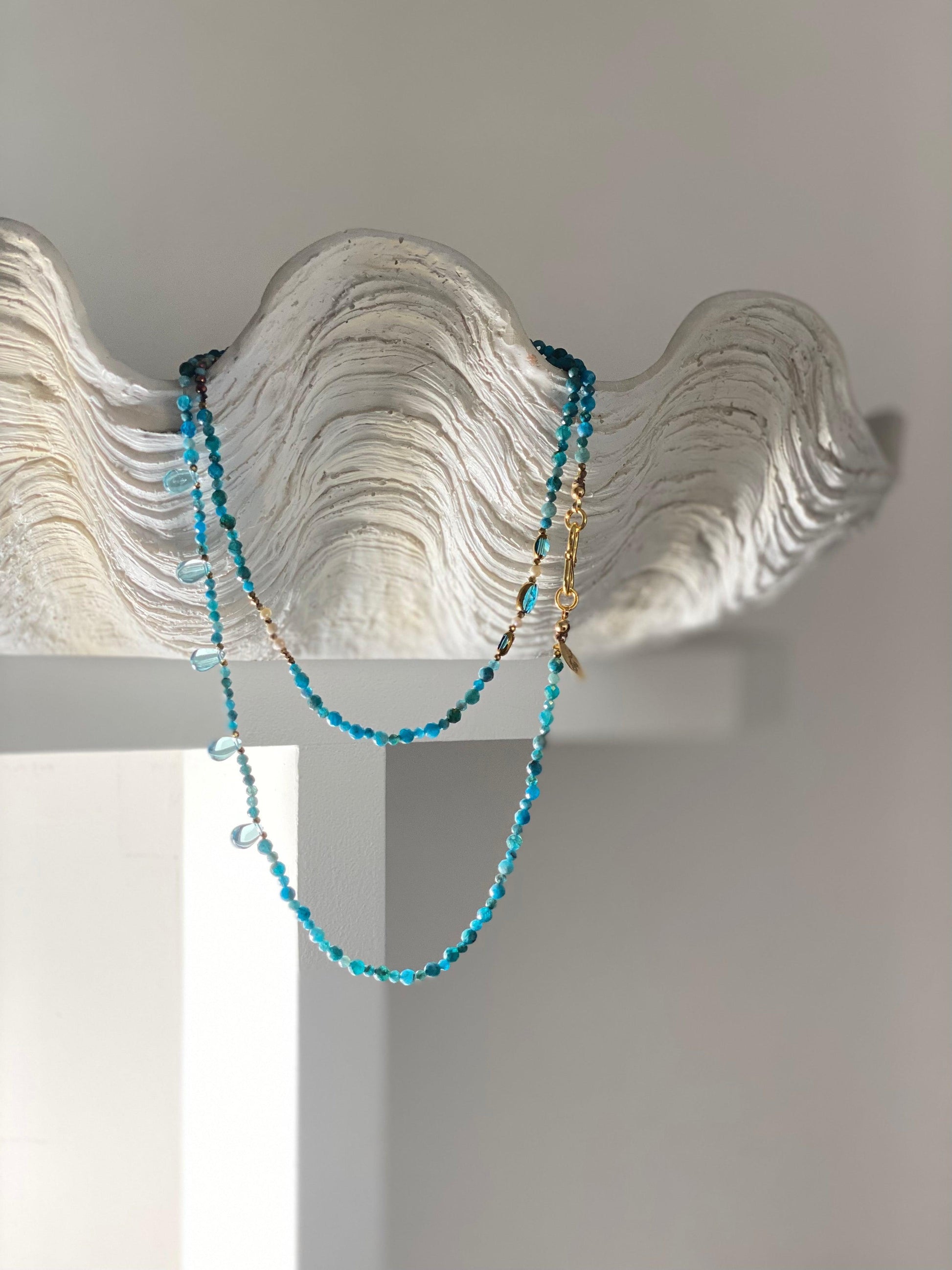 SAUTOIR "PEPITES" - 100cm - doré - Turquoise & bleu clair - Apatite Lèse-Majesté