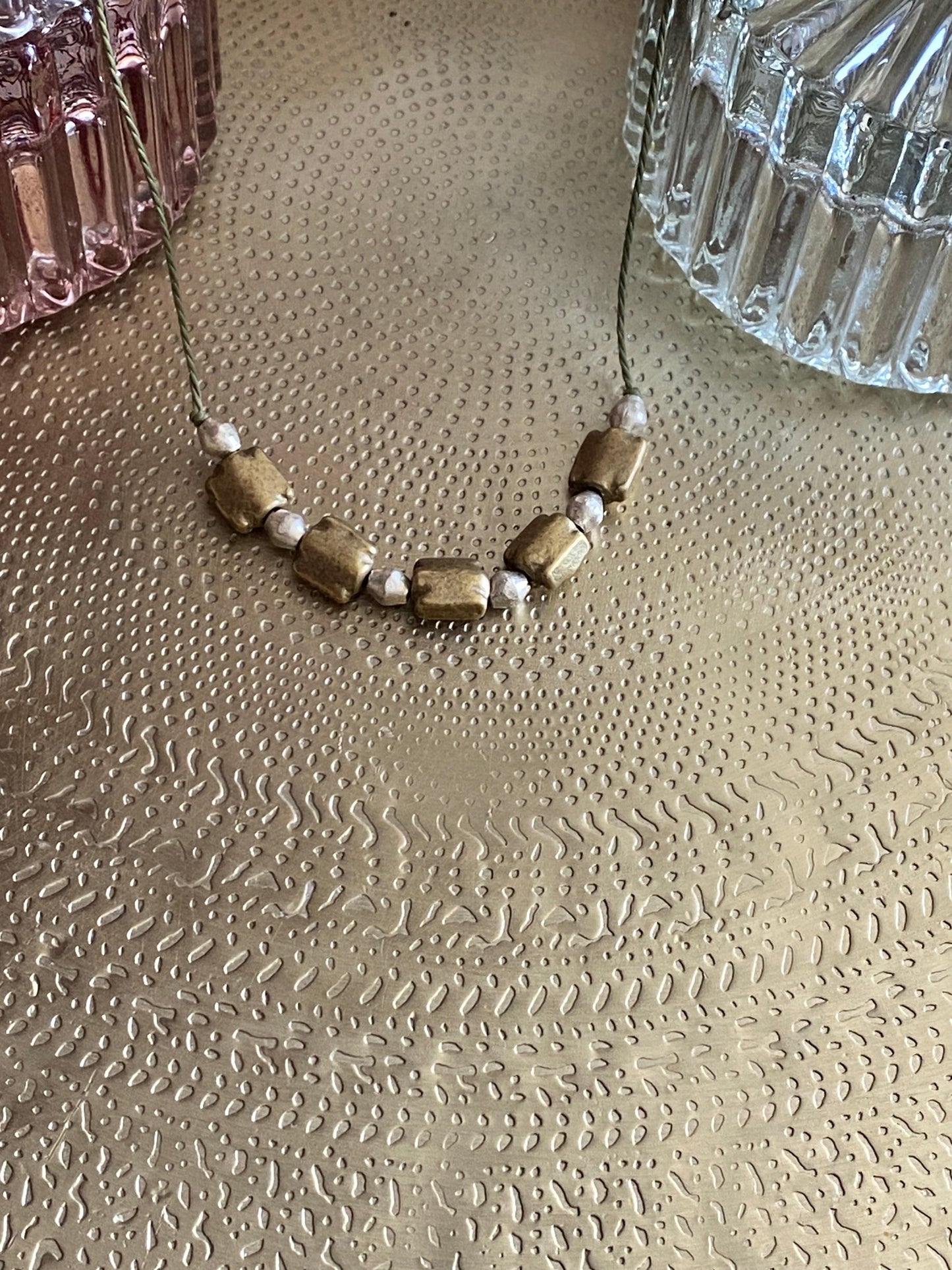 COLLIER "BABY OASIS" LESE-MAJESTE