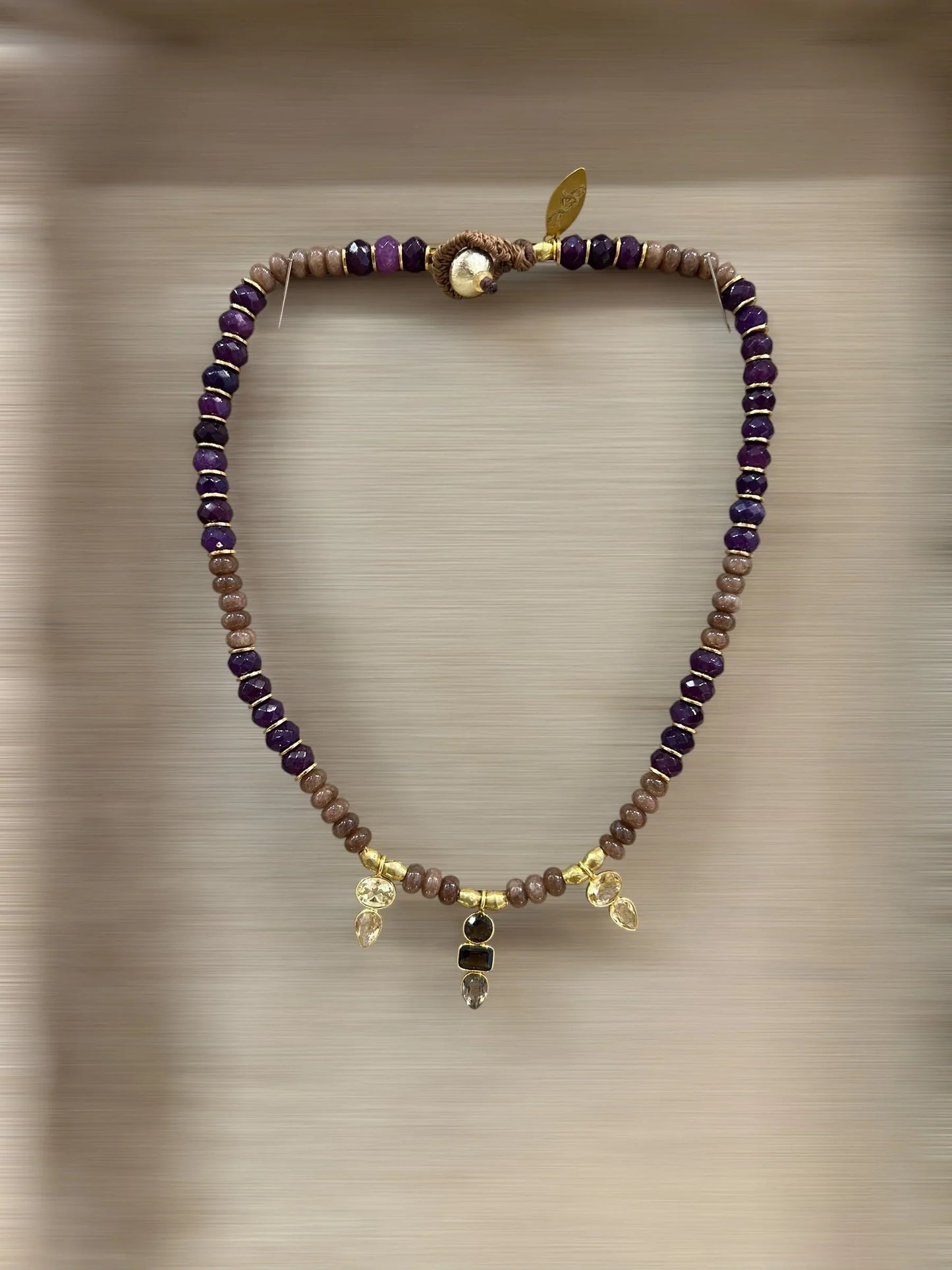 NOOR – BEIGE / VIOLET / DORÉ LÈSE-MAJESTÉ
