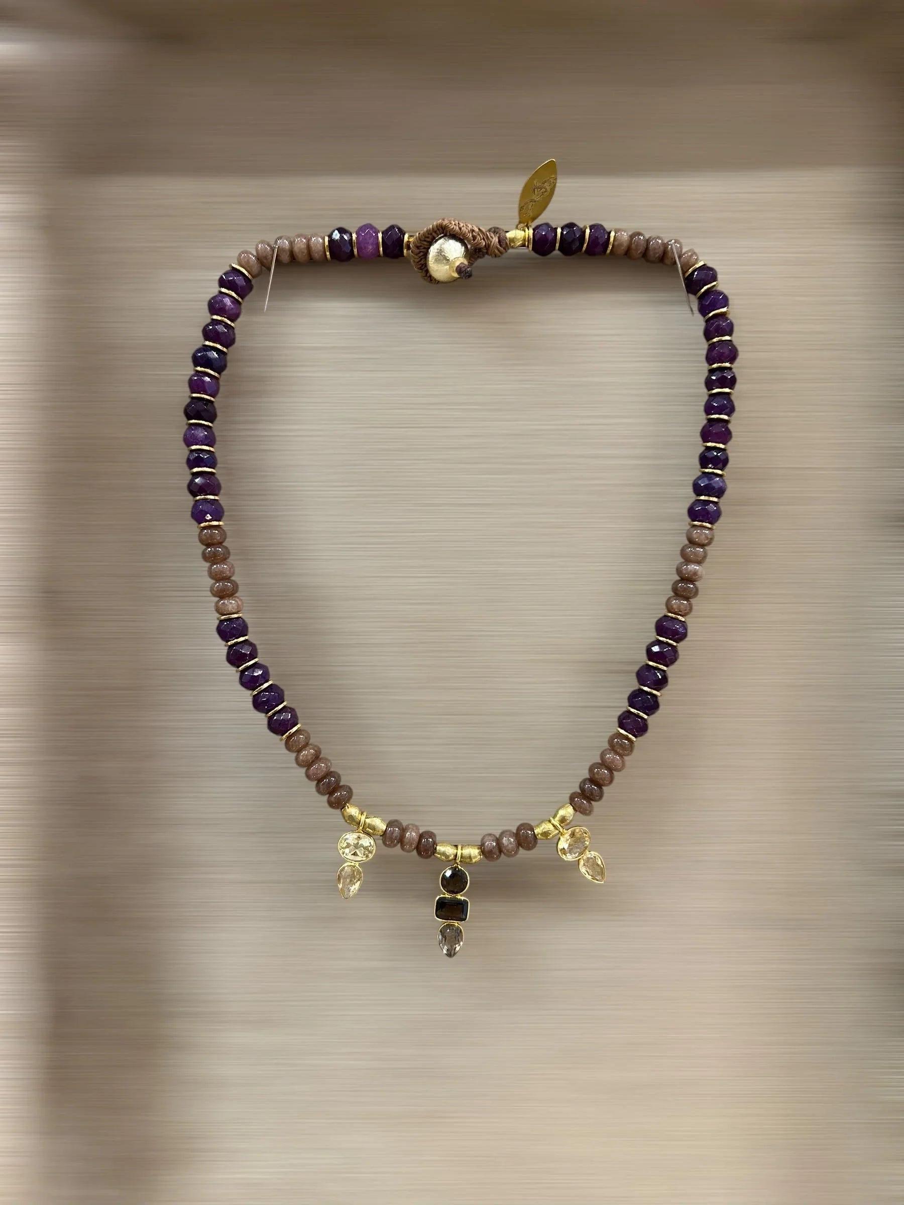 NOOR – BEIGE / VIOLET / DORÉ LÈSE-MAJESTÉ