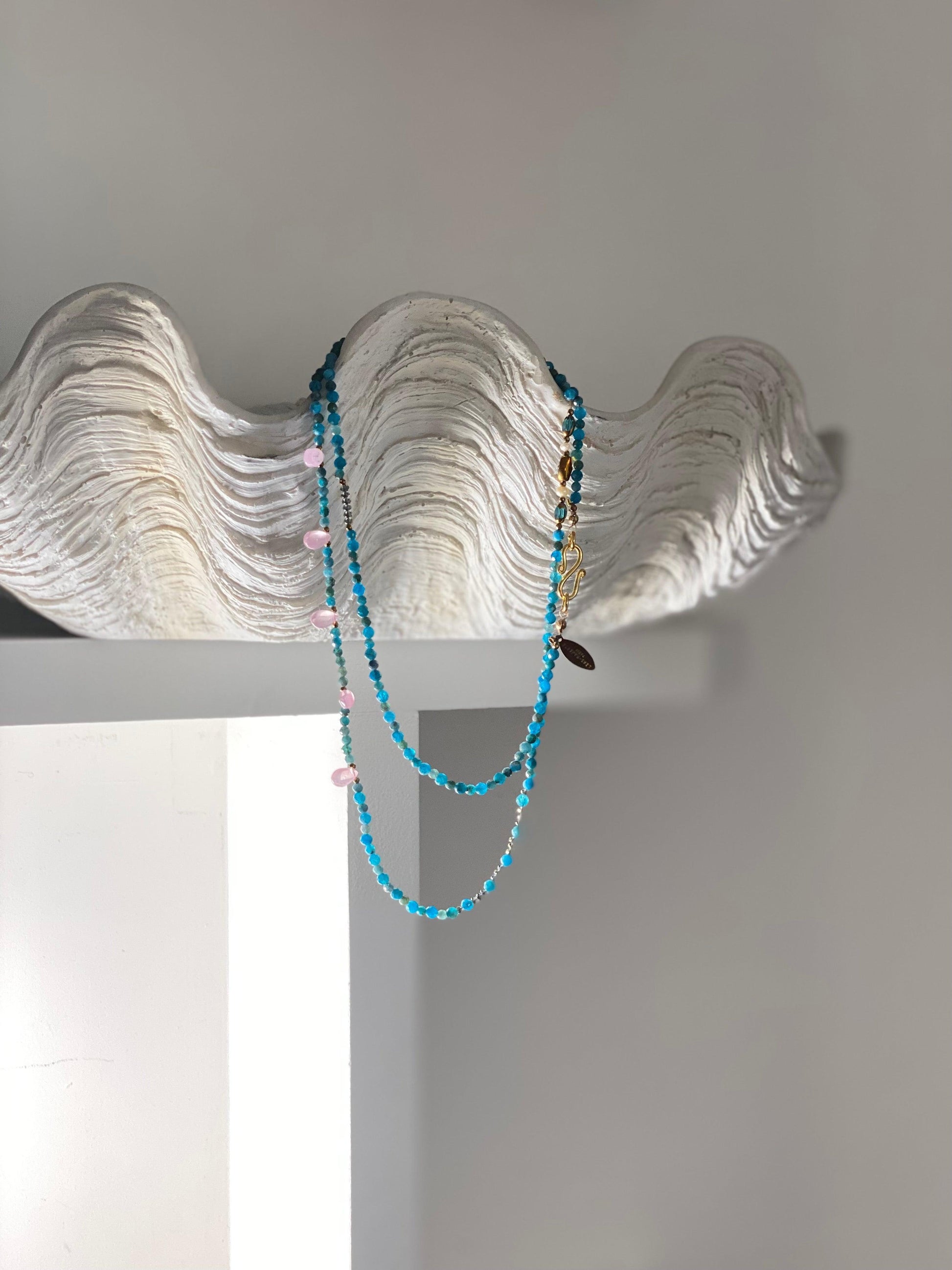 SAUTOIR "PEPITES" - 100cm - doré - Turquoise & rose pâle - Apatite Lèse-Majesté