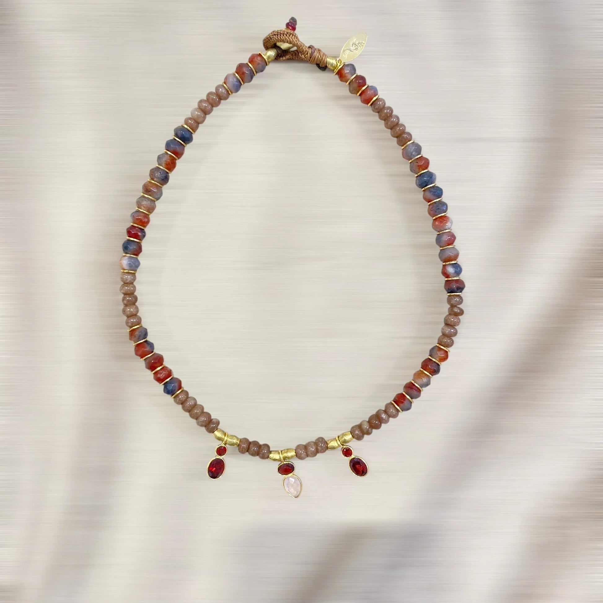 NOOR – BEIGE / ROUGE / ROSE / DORÉ LÈSE-MAJESTÉ