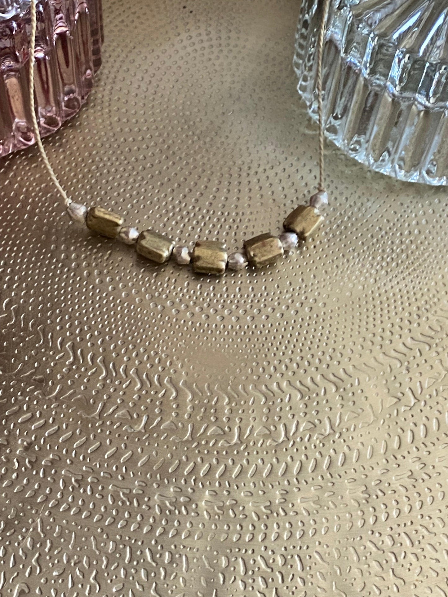 COLLIER "BABY OASIS" LESE-MAJESTE