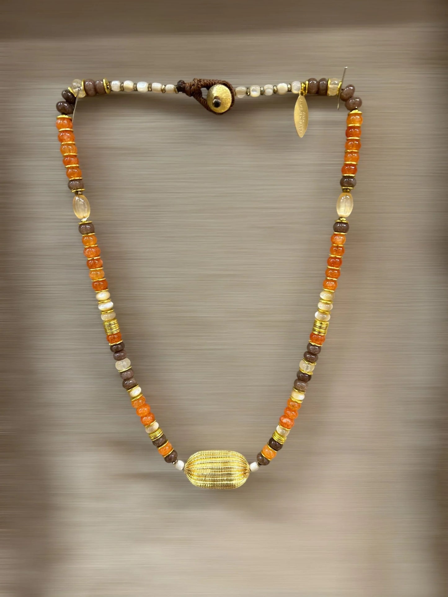 HÉLIOS – ORANGÉ / DORÉ / GRES BEIGE LÈSE-MAJESTÉ