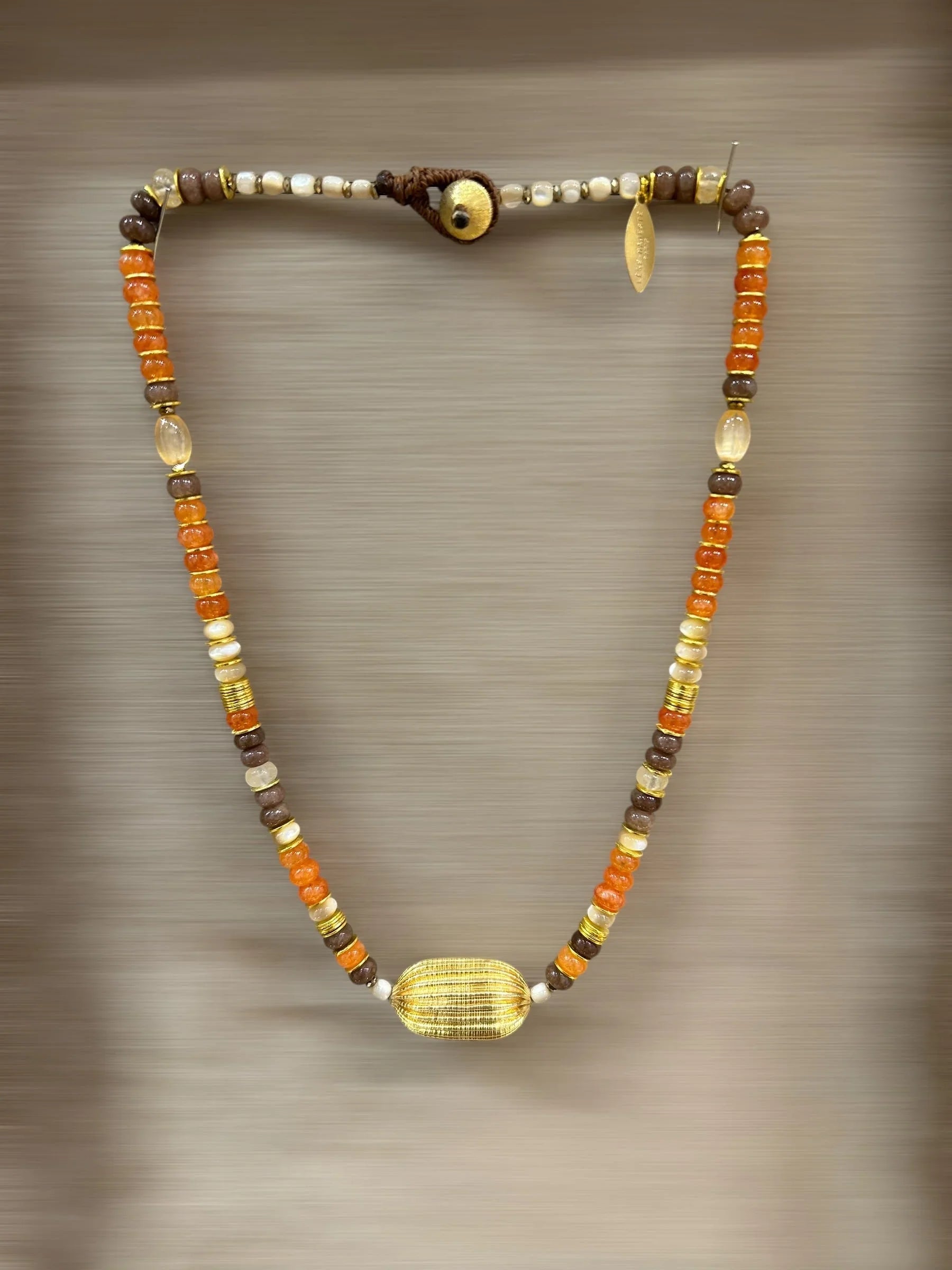 HÉLIOS – ORANGÉ / DORÉ / GRES BEIGE LÈSE-MAJESTÉ