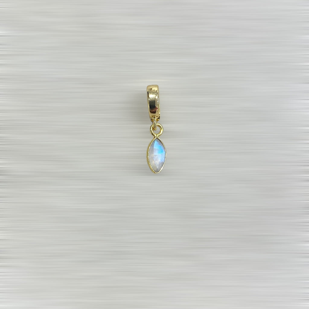 AMULETTE AURA PIERRE DE LUNE – 1 CM (Plaqué or) LÈSE-MAJESTÉ