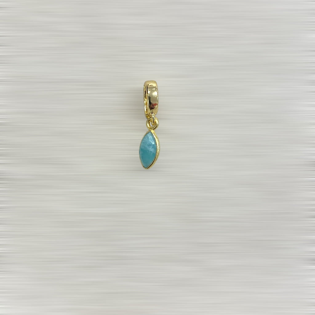 AMULETTE AURA AMAZONITE – 1 CM (ARGENT PLAQUÉ OR) LÈSE-MAJESTÉ