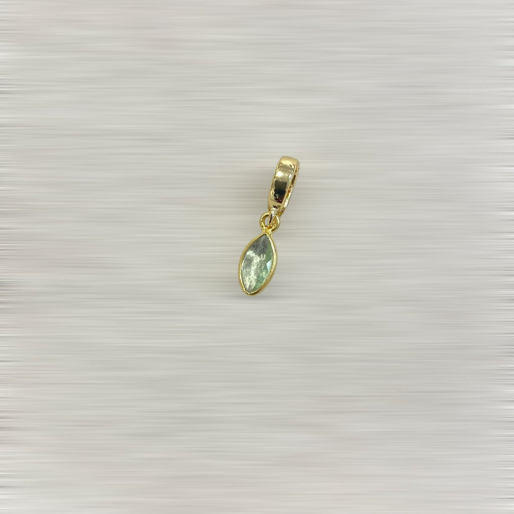 AMULETTE AURA PÉRIDOT – 1 CM (ARGENT PLAQUÉ OR) LÈSE-MAJESTÉ