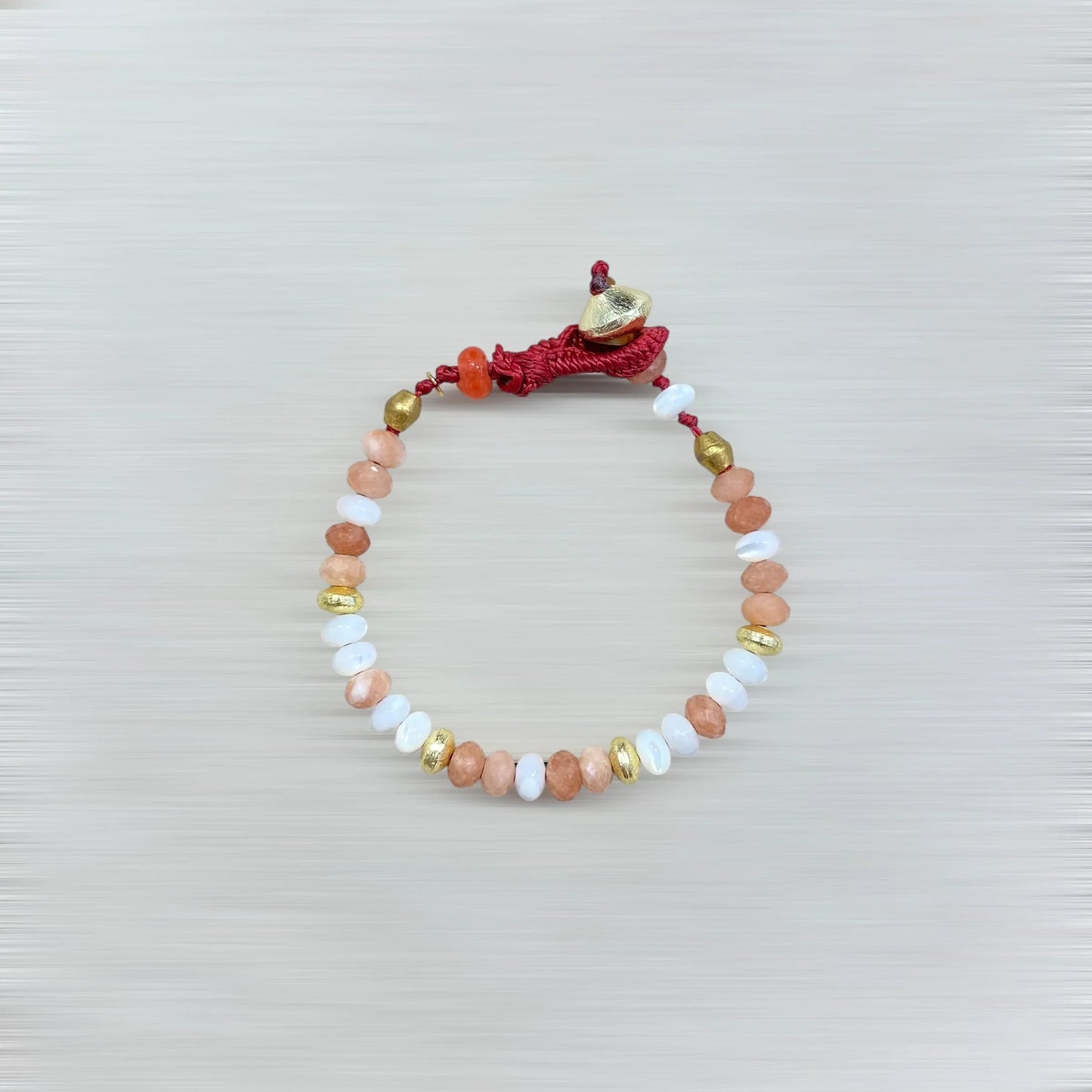 BRACELET ÉLIXIR (grès & nacre / pêche & blanc) – 20 CM Lèse-Majesté