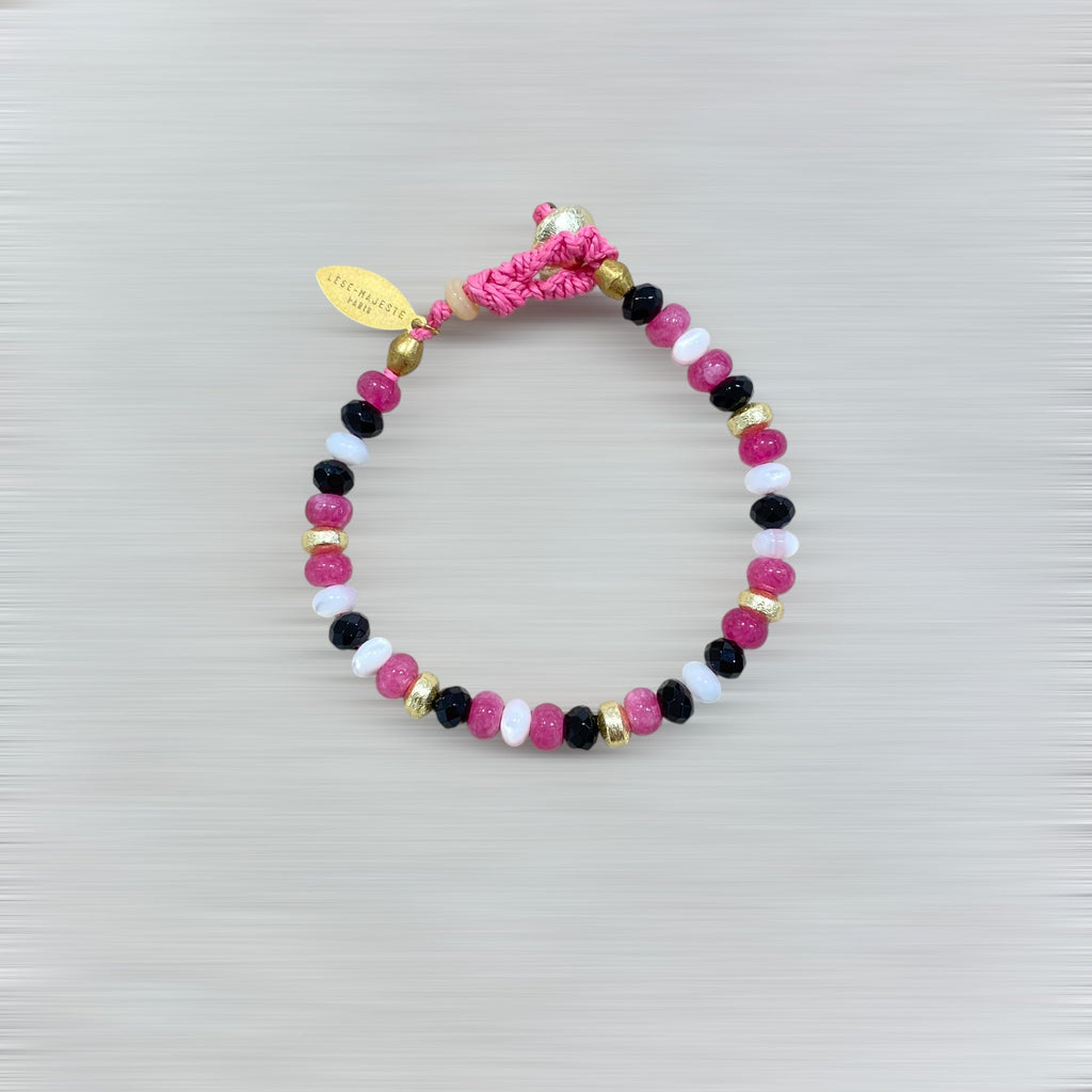 BRACELET ÉLIXIR (calcédoine & agate & nacre / rose vif & noir & blanc) – 20 CM Lèse-Majesté