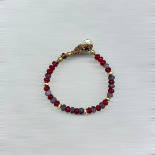 BRACELET ÉLIXIR (aventurine & sodalite / bleu jean & rouge) – 20 CM Lèse-Majesté