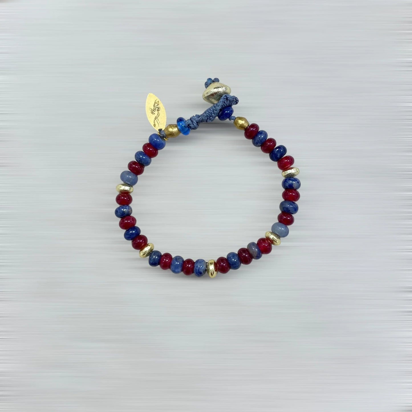 BRACELET ÉLIXIR (aventurine & sodalite / bleu jean & rouge) – 20 CM Lèse-Majesté