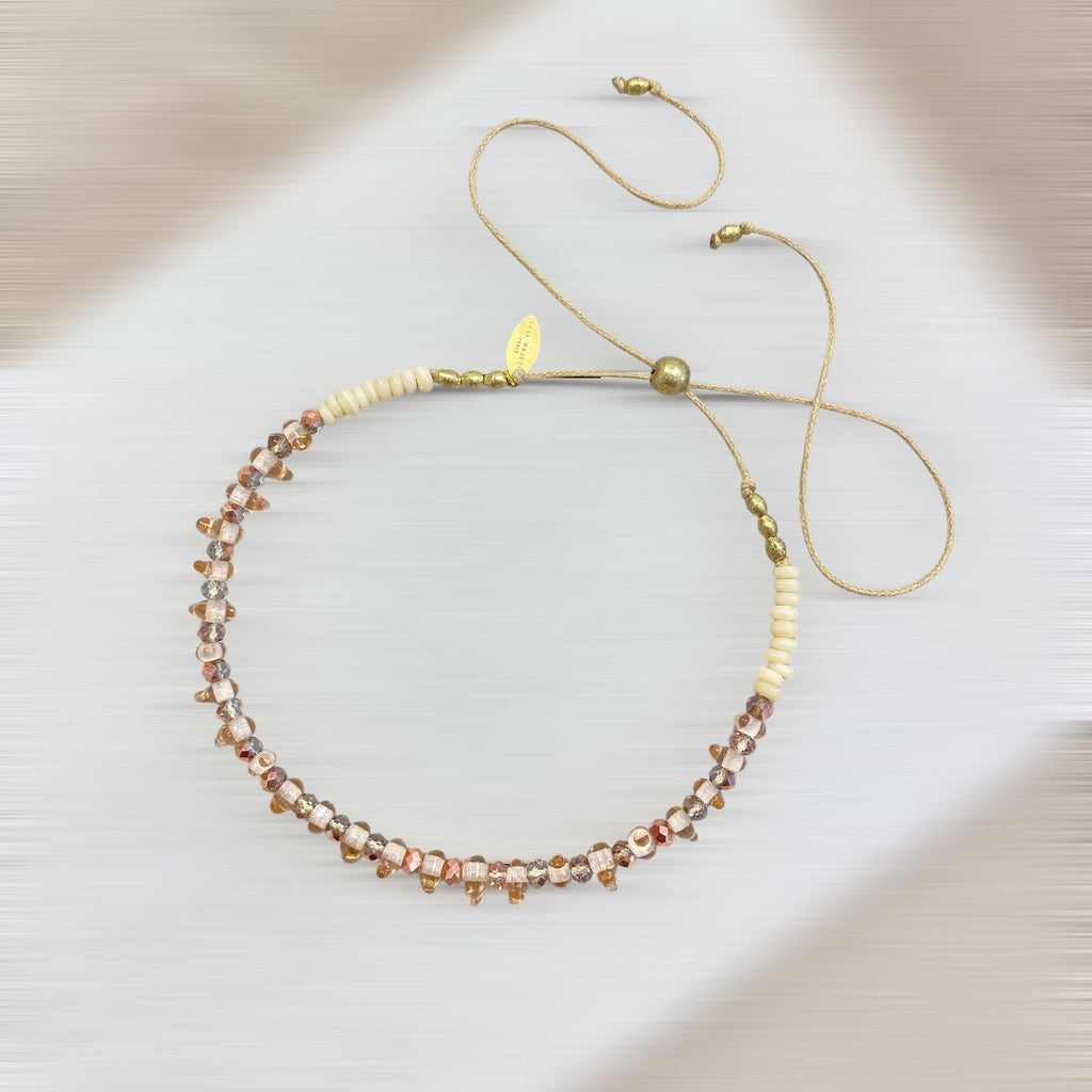 COLLIER CORDON NOMADE BOHÈME (verre & cristal / rose pale & ivoire ) – AJUSTABLE Lèse-Majesté