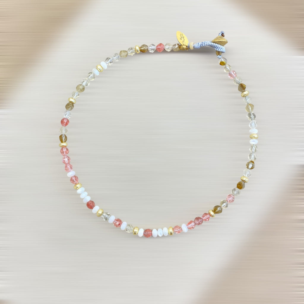 COLLIER ÉLIXIR (Tourmaline & nacre / Rose pale & blanc) – 40 CM Lèse-Majesté