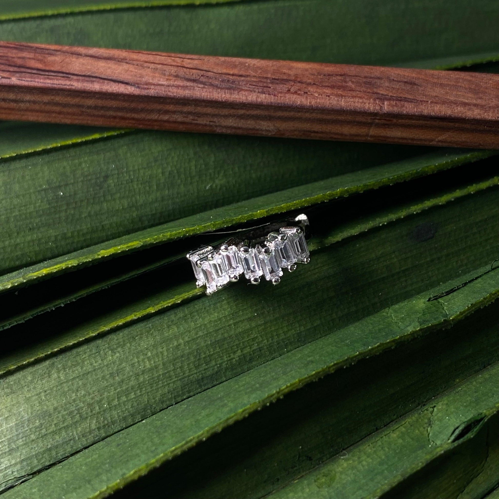 MINI CREOLE "ZIGZAG" - Argent - blanc - 10mm LESE-MAJESTE