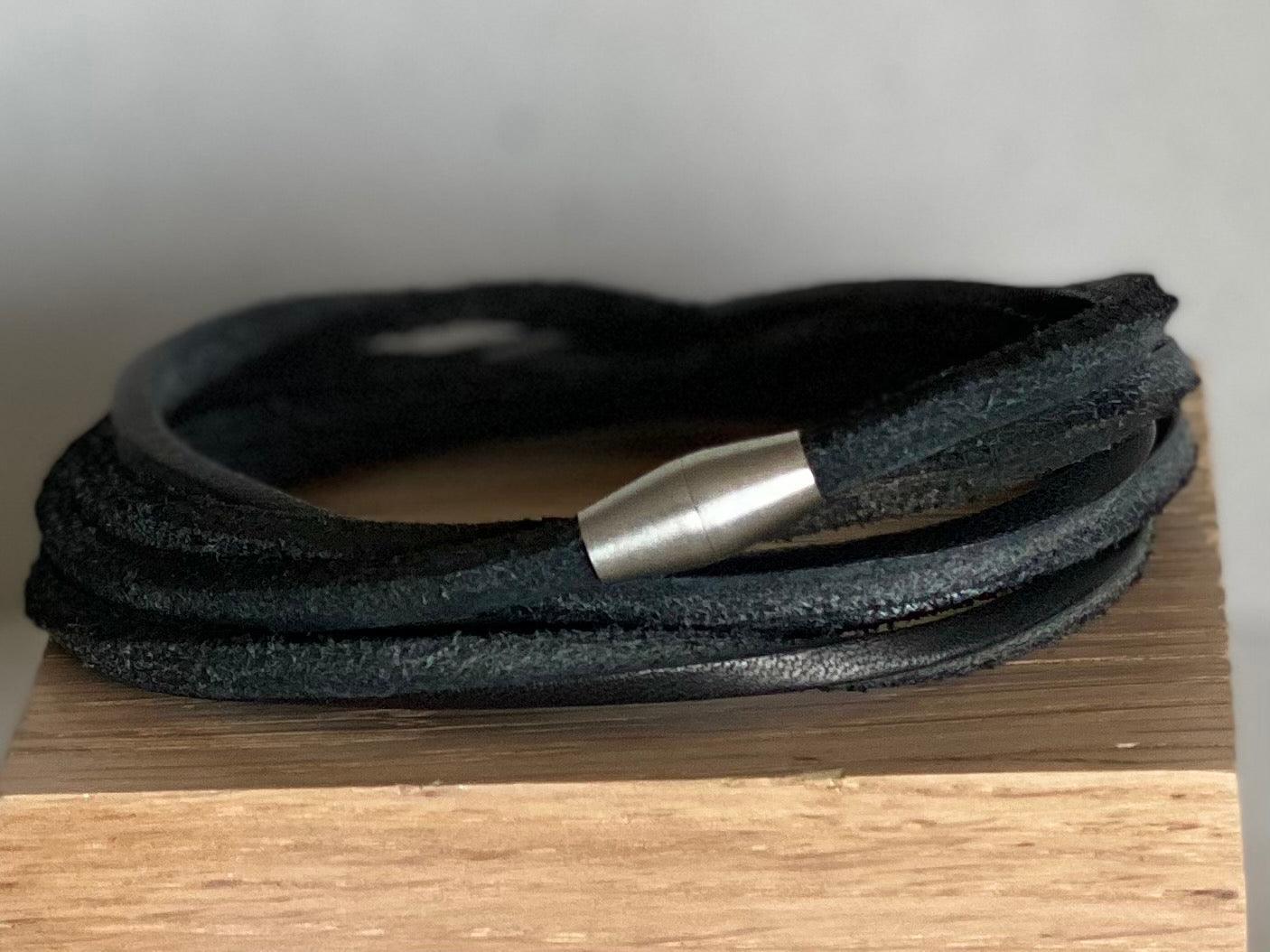 Bracelet cuir aimanté noir Chic le Freak