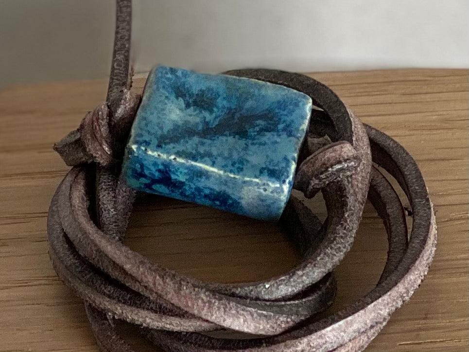 Bracelet cuir & céramique marron/bleu Chic le Freak