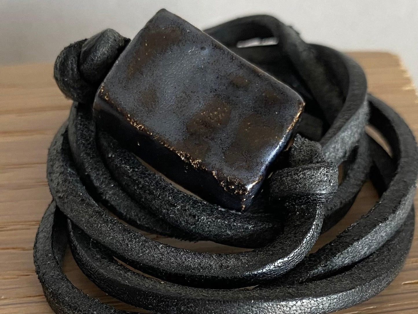 Bracelet cuir & céramique noir Chic le Freak