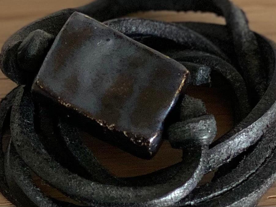 Bracelet cuir & céramique noir Chic le Freak