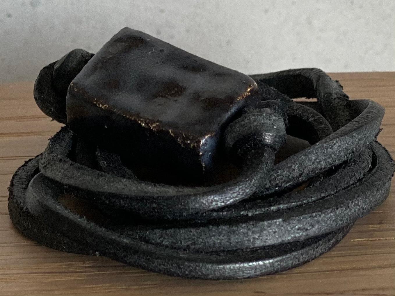 Bracelet cuir & céramique noir Chic le Freak