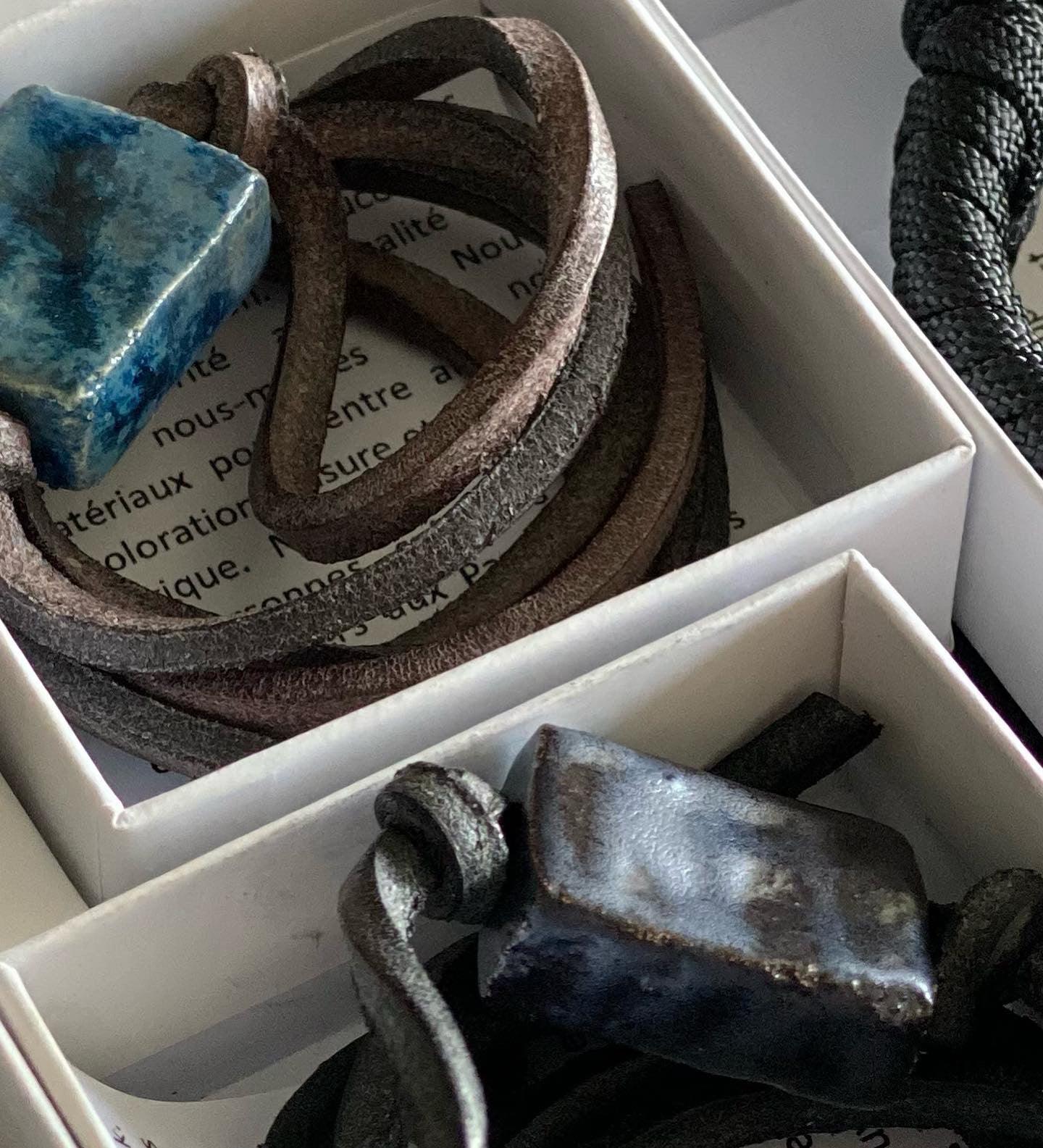 Bracelet cuir & céramique noir Chic le Freak