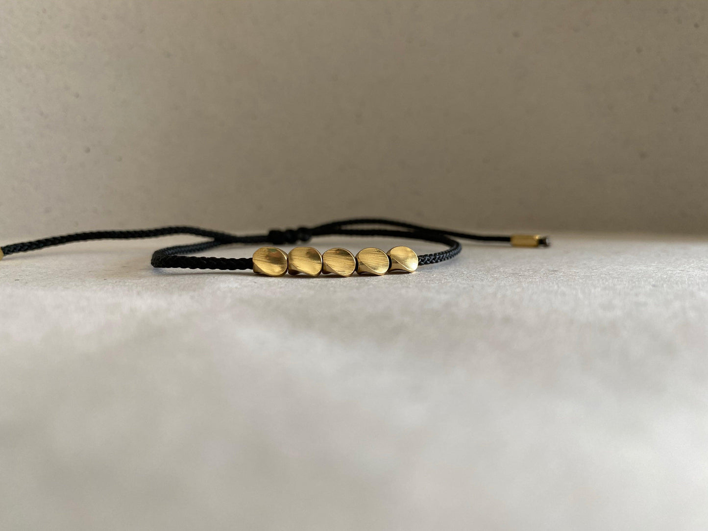 Bracelet tibétain 5 perles - Noir LESE-MAJESTE