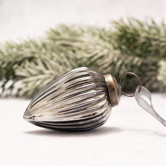 Pomme de pin moyenne en verre nervuré ardoise 2" BOLLYWOOD CHRISTMAS