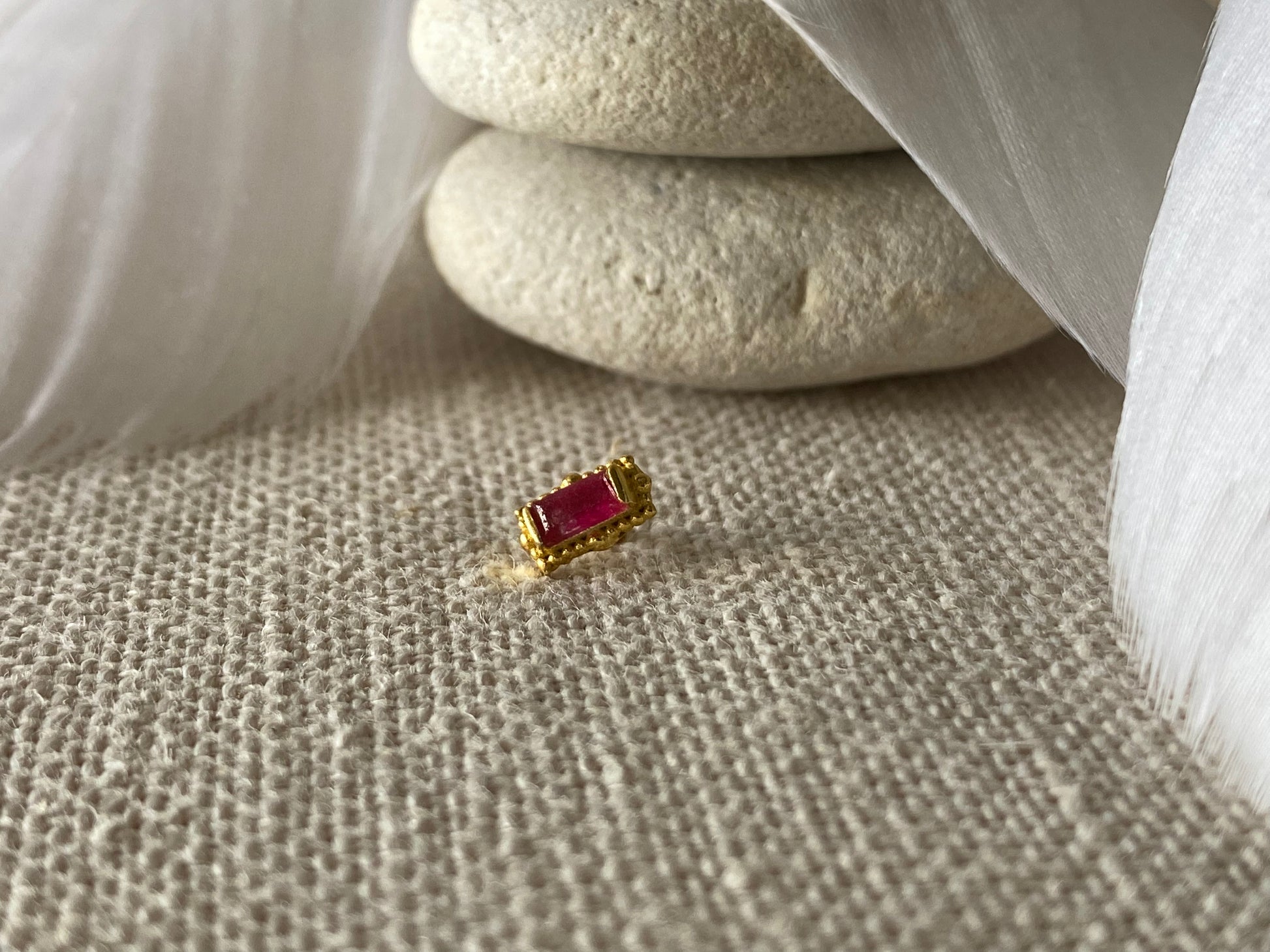 PUCE "MINUS" FUSCHIA LESE-MAJESTE